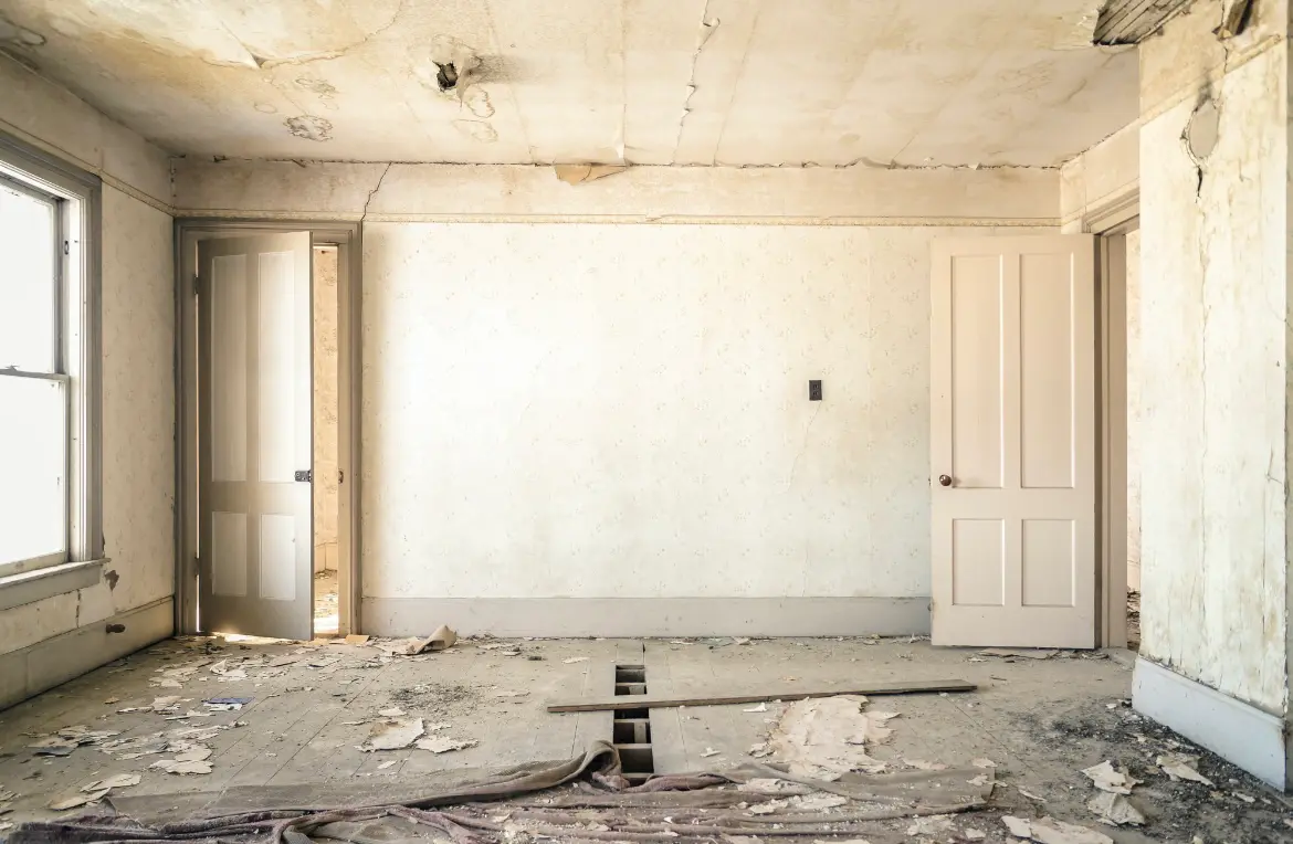 Waste disposal crew managing a cleanout project in Jasper